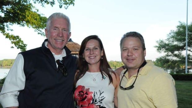 Former Philadelphia Phillies third baseman Mike Schmidt (left) is shown with SureShade co-founders Dana and Ron Russikoff.