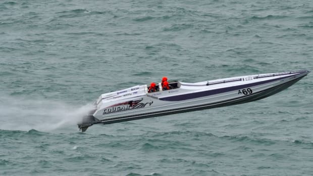 Steve Curtis won the Cowes-Torquay-Cowes powerboat race.