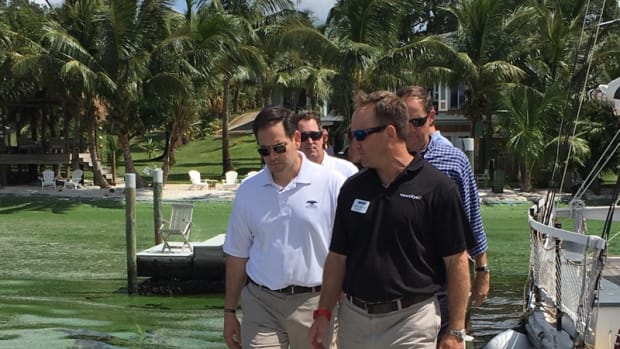 Sen. Marco Rubio’s visit to the Lucie River algae bloom, accompanied by NMMA member and Norcross Marine Products CEO Greg Lentine and members of the South Florida Water Management, prompted the senator to appeal to President Obama.