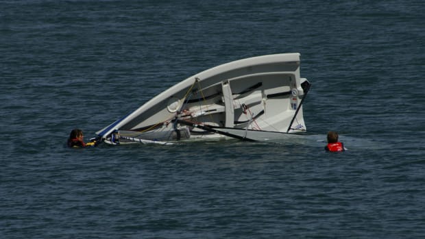 capsized-boat-dave-hamster-flickr