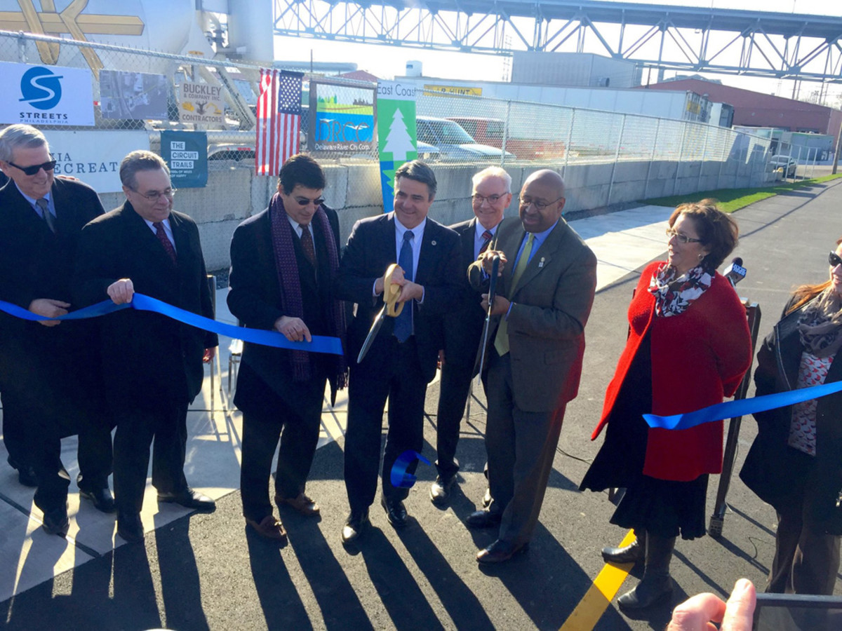 Dana Russikoff (second from right), SureShade’s co-founder, is joined by Nicole Vasilaros, vice president of federal and legal affairs at the National Marine Manufacturers Association, at the dedication of the first phase of the Delaware Avenue Extension in Philadelphia. Mayor Michael Nutter is third from right.
