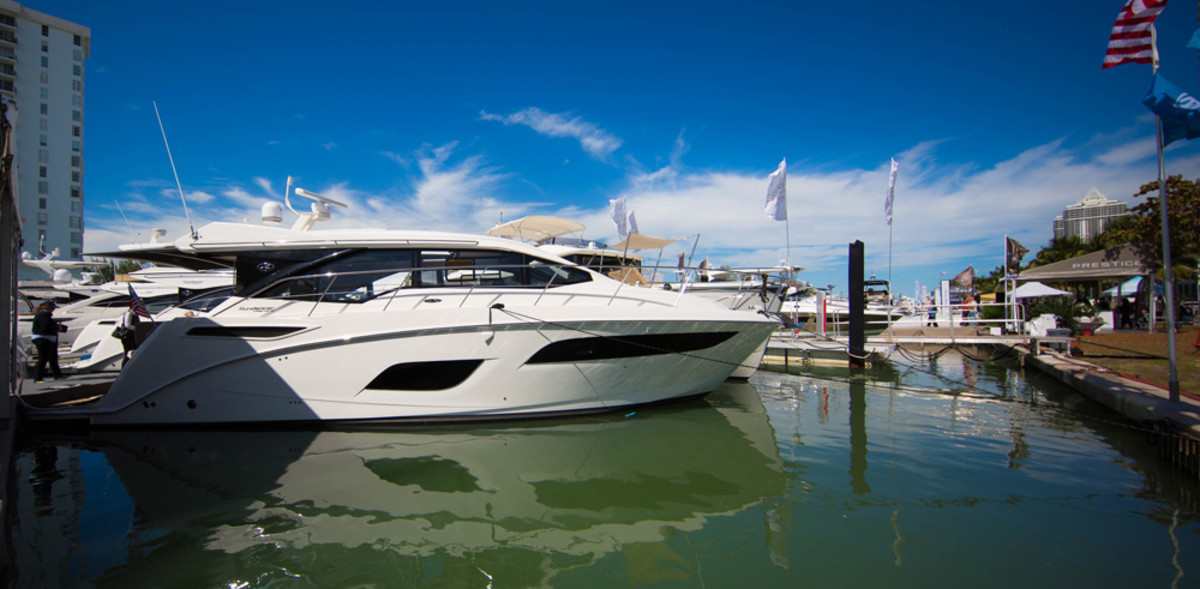 This 450 Sea Ray Sundancer made its world debut at Yachts Miami Beach on Collins Avenue.