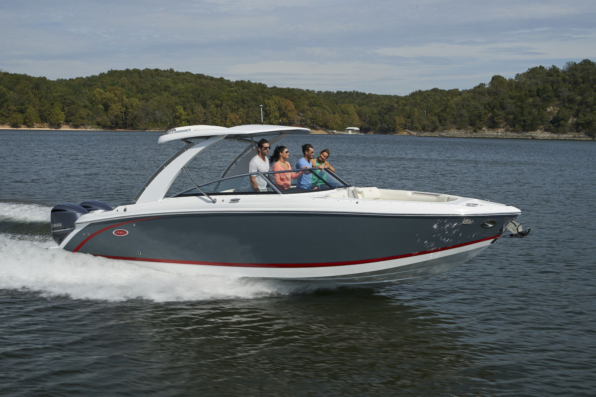              The 30SC can be powered by up to twin 350-hp outboards from Mercury or Yamaha.   