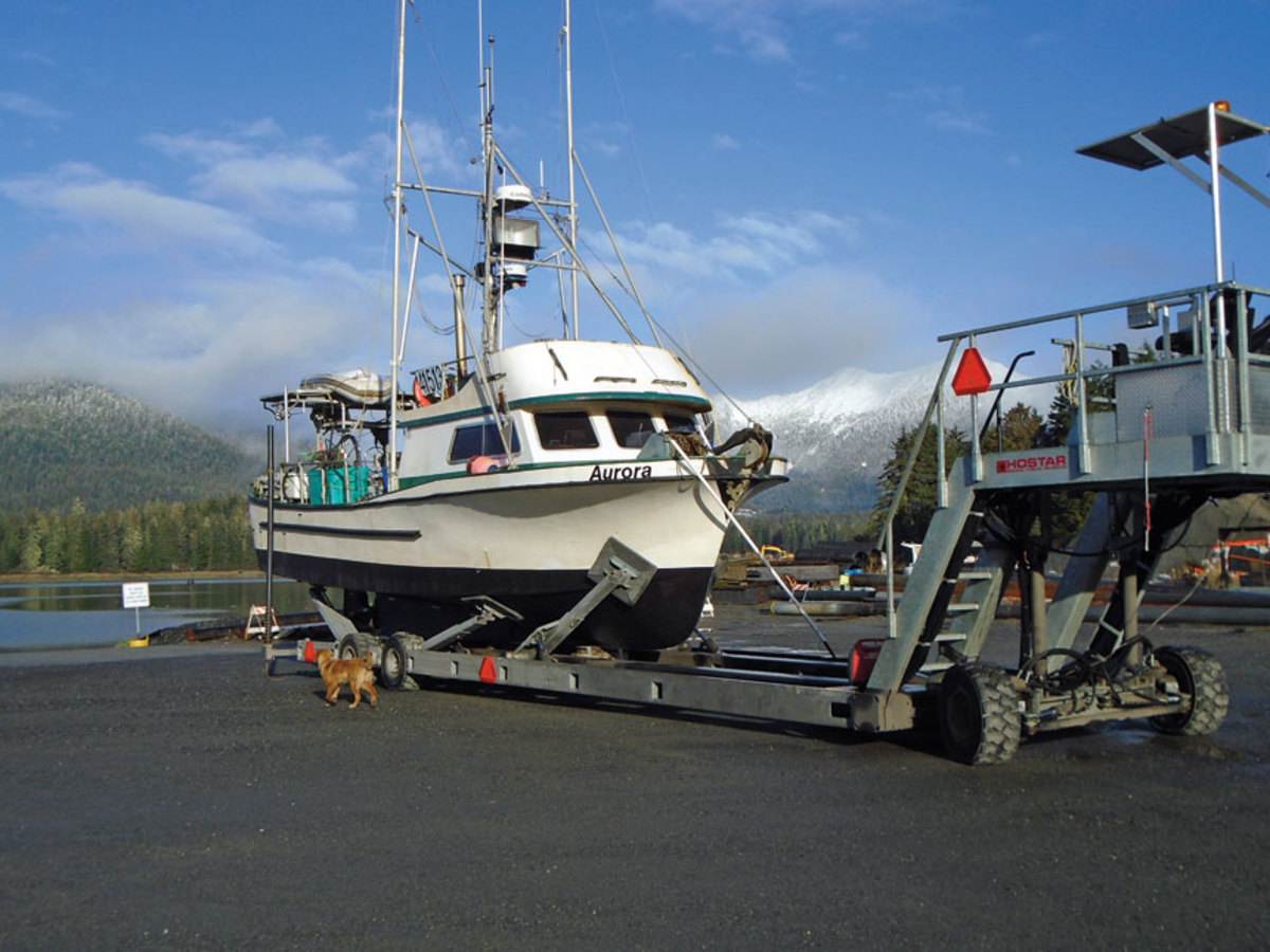 This low-profile hydraulic trailer and its adjustable arms can accommodate this boat’s deep keel.