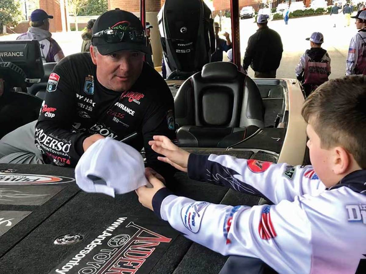 The Bassmaster Classic offers easy fan access to the anglers.