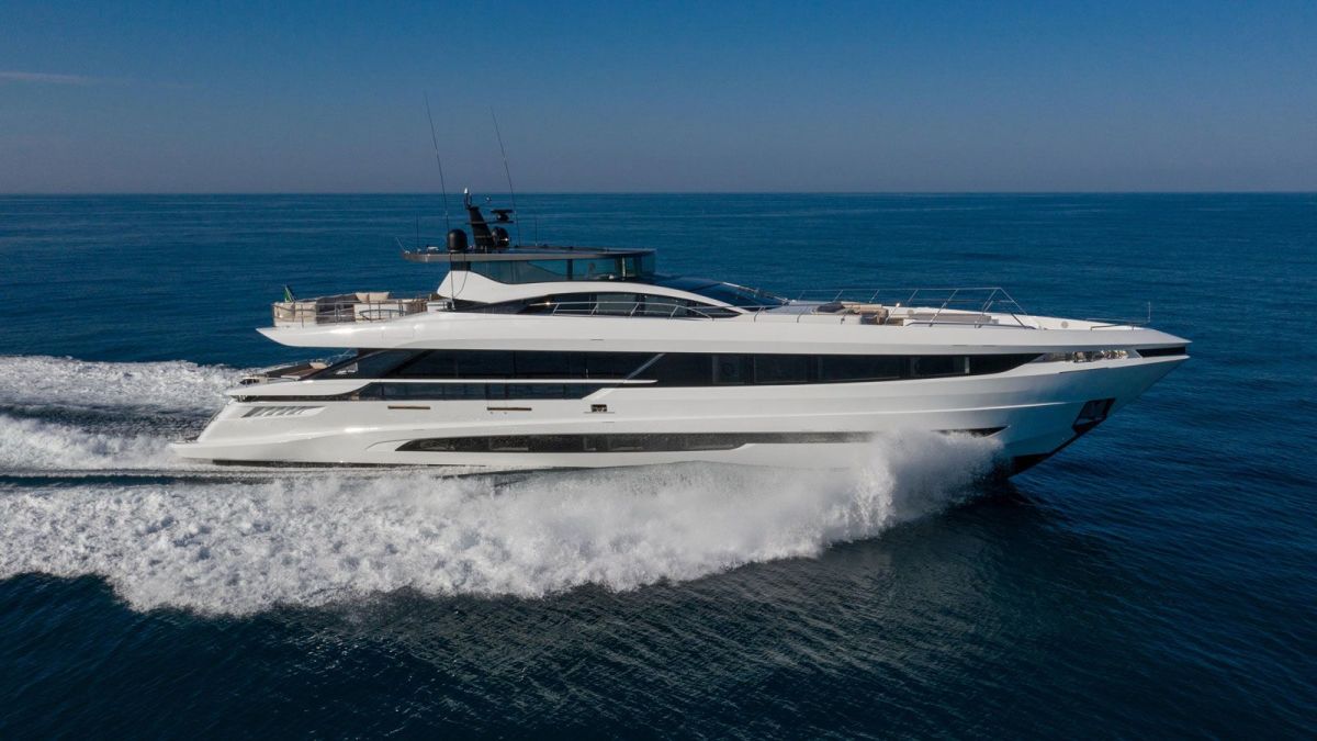 The Mangusta Gransport 33 is powered by 4 Volvo Penta IPS drives for a total of 4,000 hp.