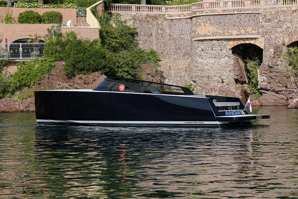 The VanDutch 40.2 launched last year as a celebration of the successful model; VanDutch built 163 of them since 2008.