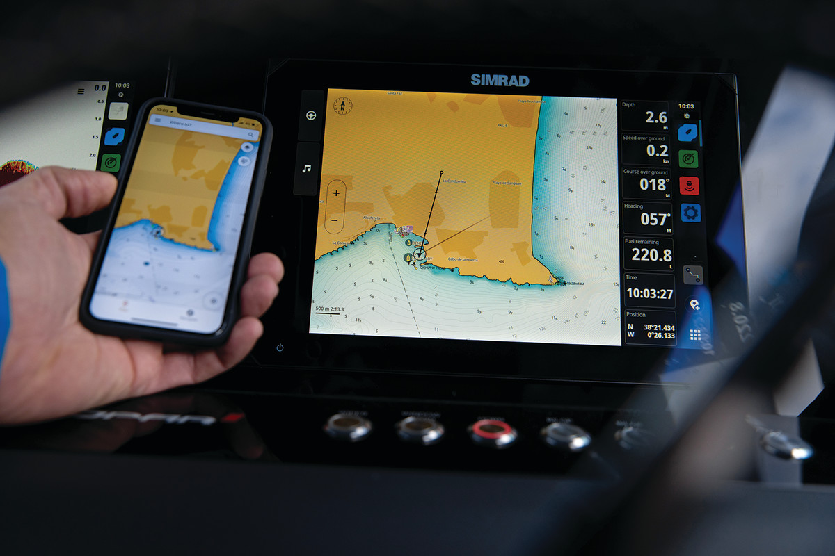 The Android operating system allows smartphone compatibility with the Simrad app.